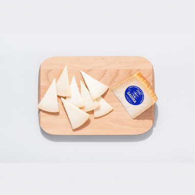 Queso madurado con hueva de Atún