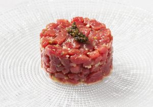 Tartar de atun rojo salvaje con caviar